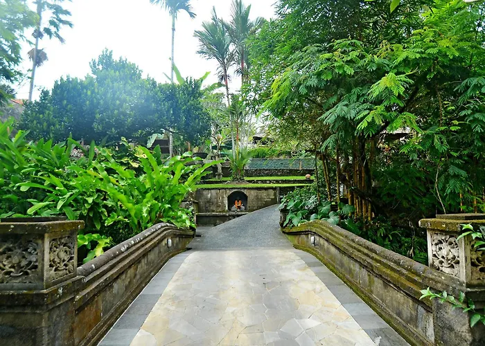 Pertiwi & Resort 3*